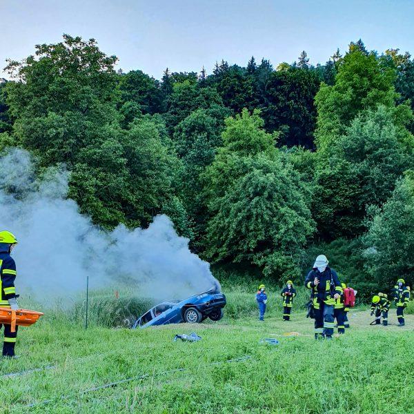 Übung PKW-Brand Unterhadermark Übung PKW-Brand Unterhadermark