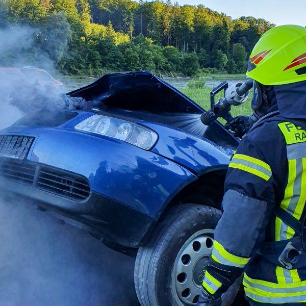Übung PKW-Brand Unterhadermark Übung PKW-Brand Unterhadermark