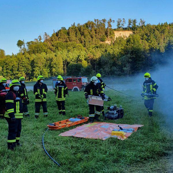 Übung PKW-Brand Unterhadermark Übung PKW-Brand Unterhadermark