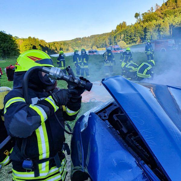 Übung PKW-Brand Unterhadermark Übung PKW-Brand Unterhadermark