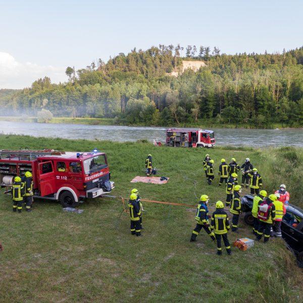Übung PKW-Brand Unterhadermark Übung PKW-Brand Unterhadermark