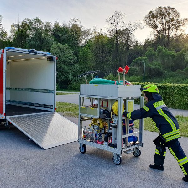 Anhänger mit Rollcontainer