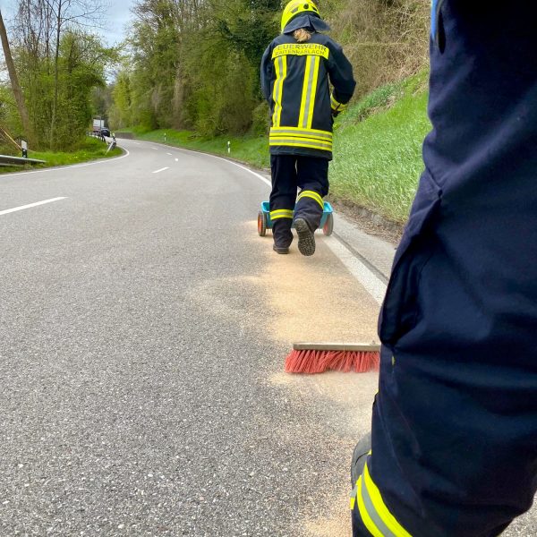 Einsatz Ölspur 20210429 Einsatz Ölspur 20210429