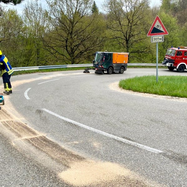 Einsatz Ölspur 20210429 Einsatz Ölspur 20210429