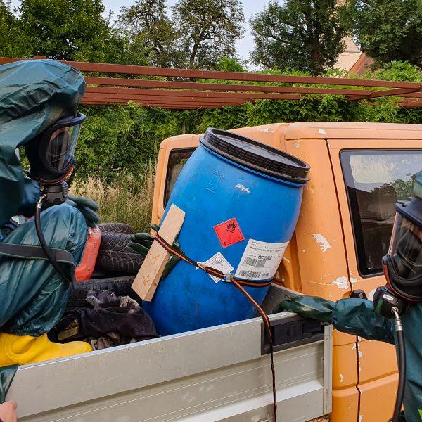 Übung mit Gefahrstoffen Übung mit Gefahrstoffen