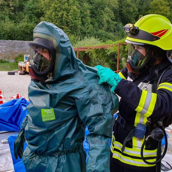 Übung mit Gefahrstoffen Übung mit Gefahrstoffen